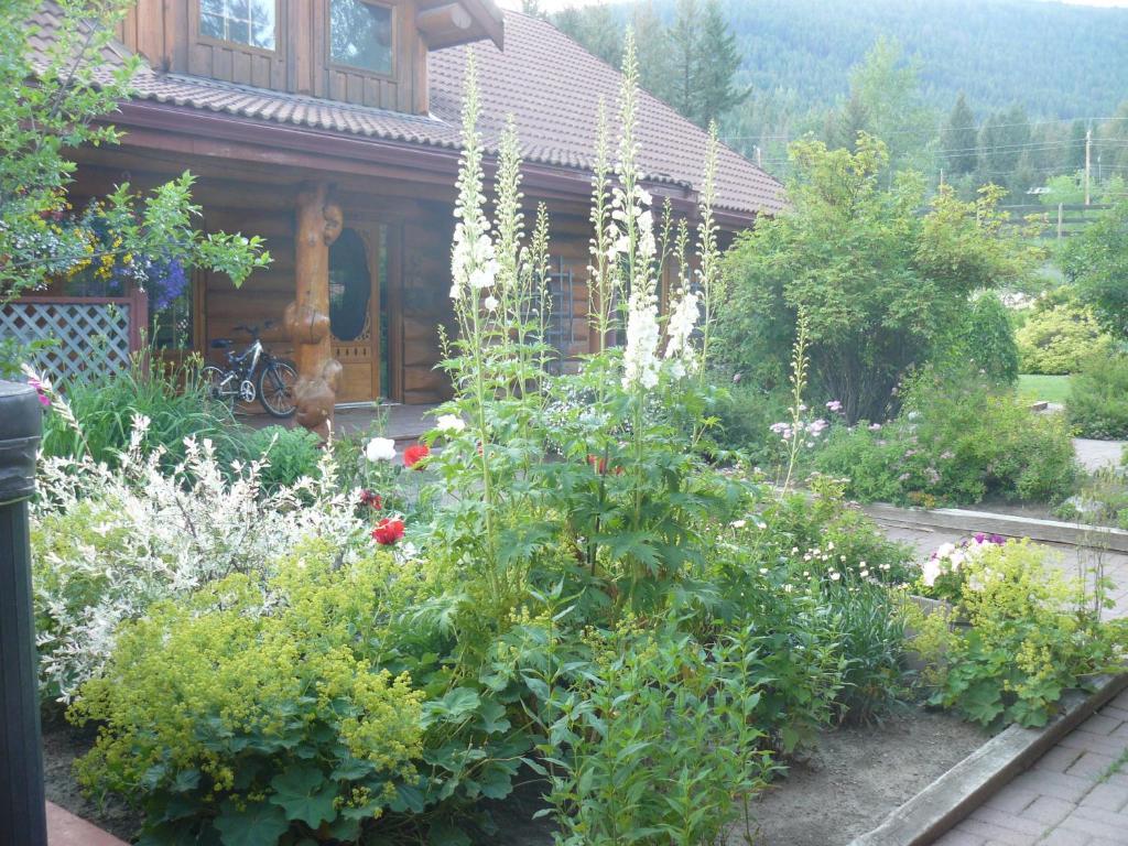 Hitching Post Resort Kelowna Exterior photo